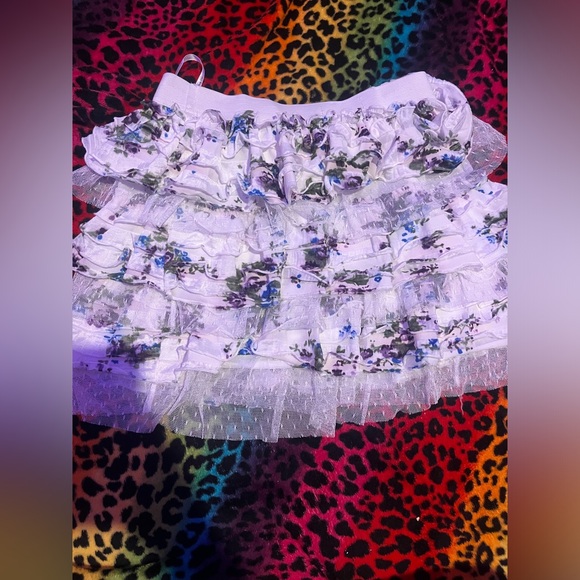 White and purple floral ruffle mini skirt with a stretchy waistband - Picture 3 of 3